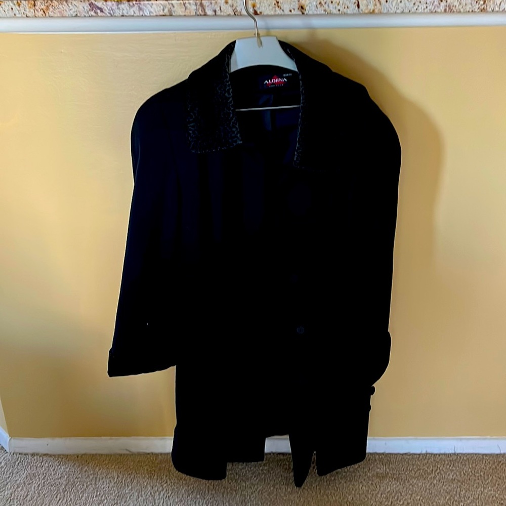 Extra Large woman black knee length coat. Brand name Alorna. Deep pockets.